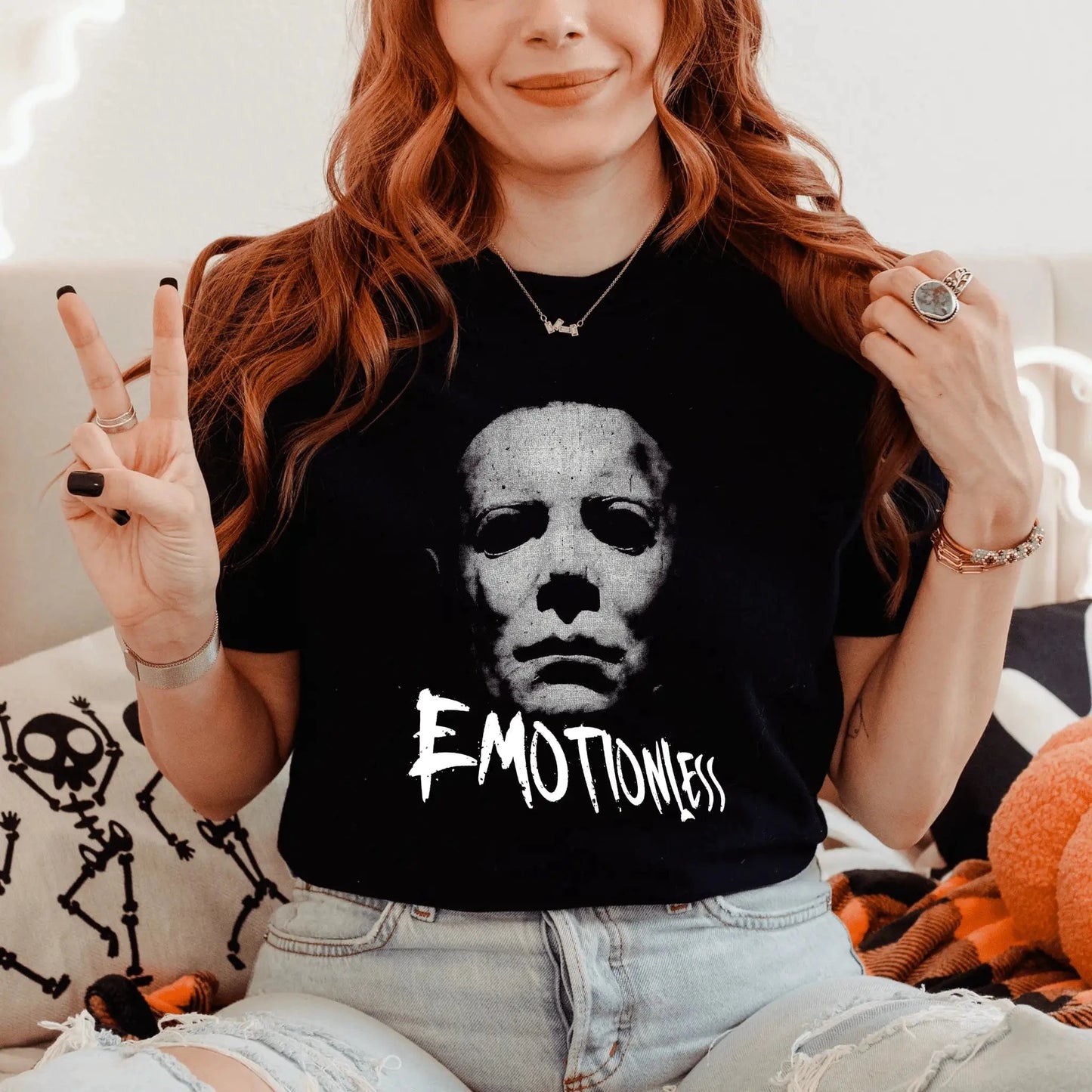 T-Shirt Emotionless Horror T-Shirt - Michael Myers Mask Graphic Tee for Halloween & Scary Movie Fans
