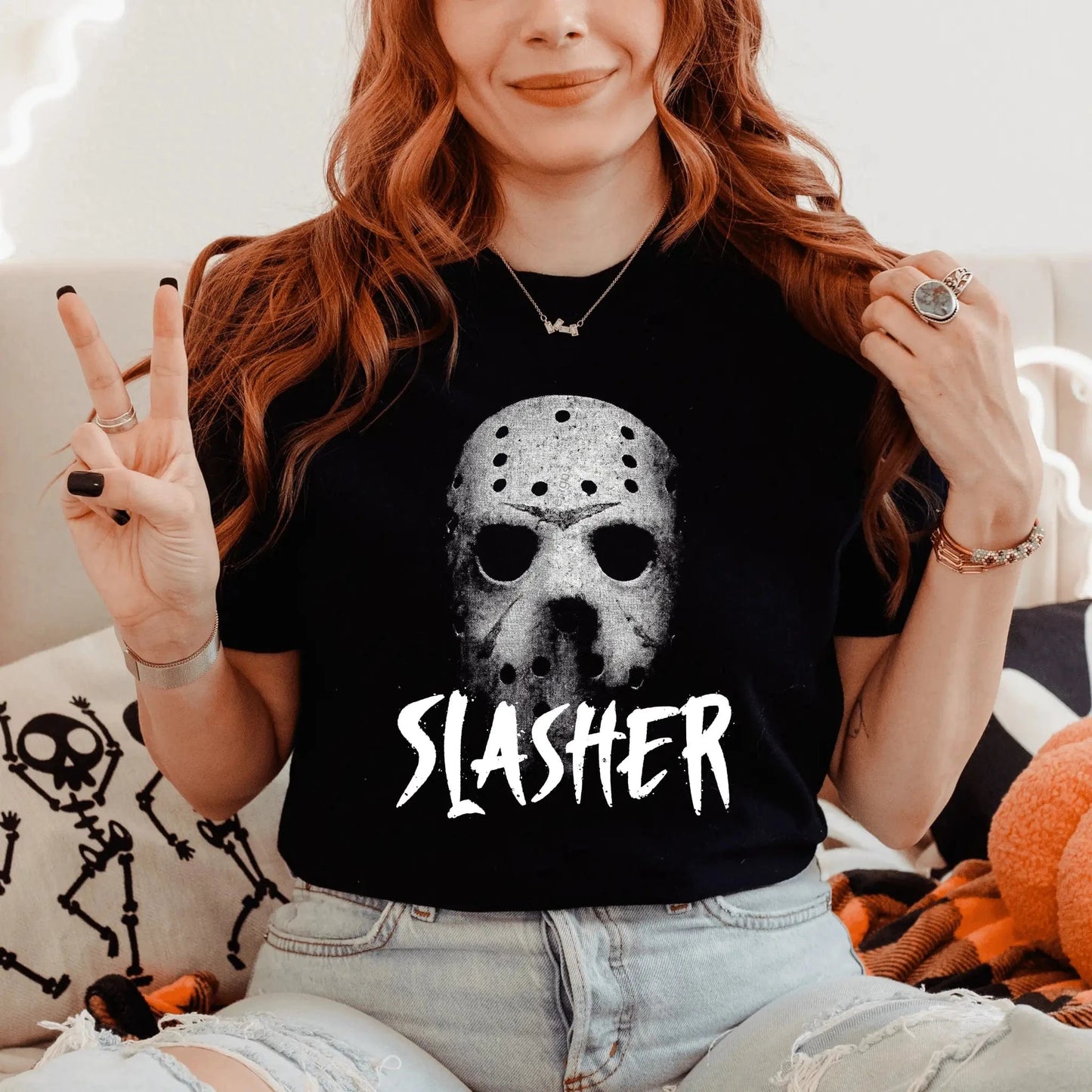 T-Shirt Slasher Horror T-Shirt - Jason Mask Graphic Tee for Halloween & Horror Enthusiasts