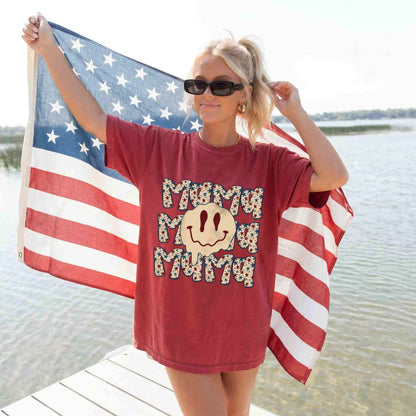 Patriotic Mama Smiley Graphic Tee – Vintage Fourth of July Shirt