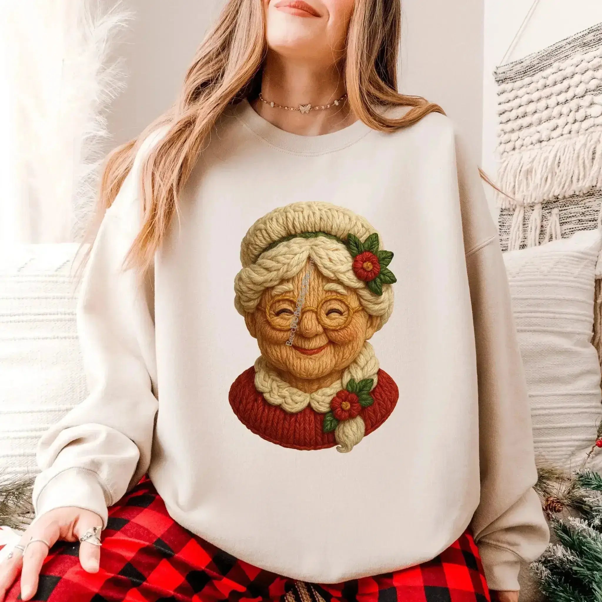 Cozy Mrs. Claus Sweatshirt – Vintage Christmas Crewneck 🎄❤️ - Becca's Banging Designs