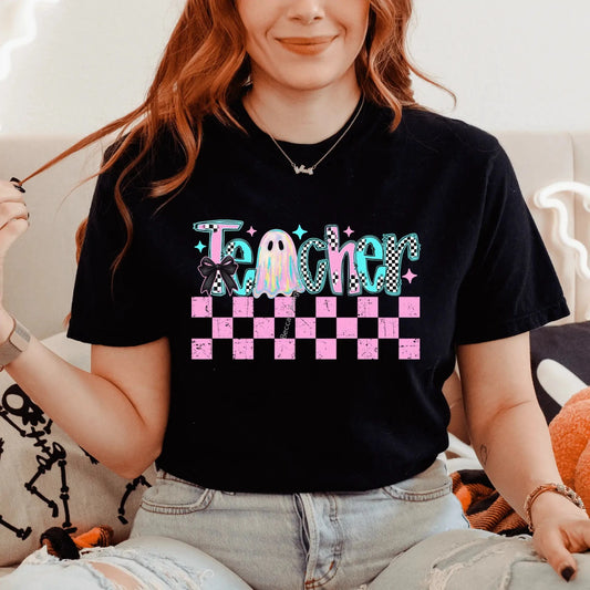 T-Shirt Holographic Halloween Teacher Shirt - Cute Pastel Colors Ghost Design for Teachers