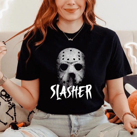 T-Shirt Slasher Horror T-Shirt - Jason Mask Graphic Tee for Halloween & Horror Enthusiasts