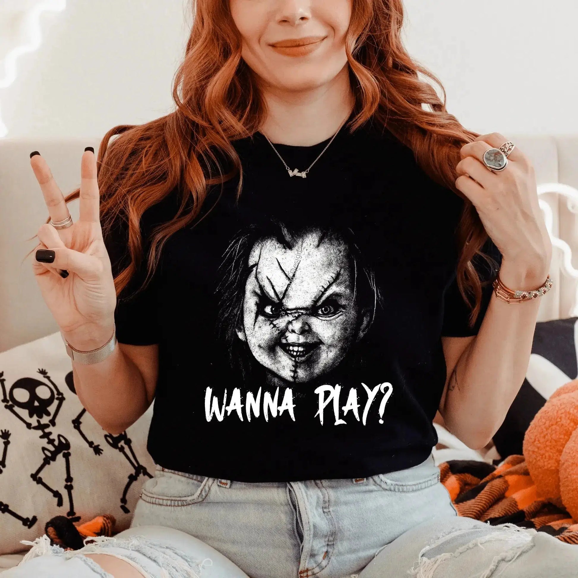 T-Shirt Wanna Play Chucky Horror T-Shirt - Scary Doll Halloween Graphic Tee for Horror Movie Fans